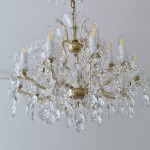 Classic Maria Theresa chandelier with 15 bulbs and matte brass