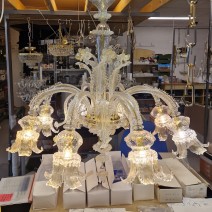 Lámpara de araña de Murano de 8 brazos en cristal transparente con láminas de oro de 24 quilates