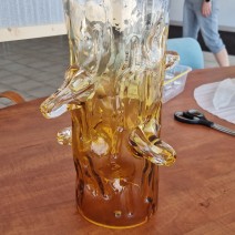 Lámparas de cristal que imitan secciones cortadas del tronco de un árbol de coníferas