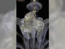 Flor de amapola de cristal con copos dorados