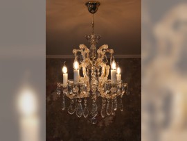 The small 5 flames Maria Theresa chandelier with bobeches with the same hand cut