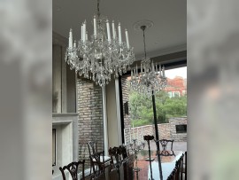 Gran lámpara de araña victoriana de cristal con velas largas de estilo francés