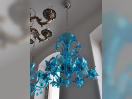 Versión en azul océano de esta lámpara de araña MURANO.
