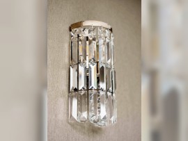 aplique más pequeño con prismas y bolas de cristal