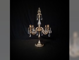 El mismo candelabro sin velas