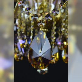 Muestra de dos versiones cromáticas de lámparas de araña de cristal con recubrimiento al vacío: ámbar frente a azul cielo
