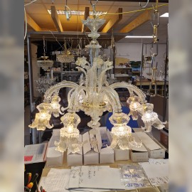 Lámpara de araña de Murano de 8 brazos en cristal transparente con láminas de oro de 24 quilates