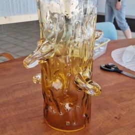 Lámparas de cristal que imitan secciones cortadas del tronco de un árbol de coníferas