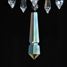 Las lámparas de cristal de colores decoradas con adornos de cristal teñidos con óxidos metálicos «Seashell»