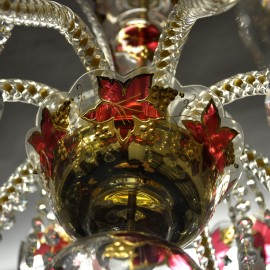Lámparas de cristal de colores pintadas en dorado: racimos dorados con hojas rojas