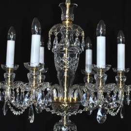 Lámparas de cristal sopladas y talladas a mano: el estilo original de los artesanos del vidrio de Kamenický Šenov