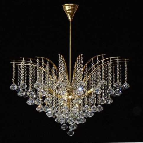 Lámpara de araña con forma de corona, fabricada en latón dorado con esferas de cristal tallado