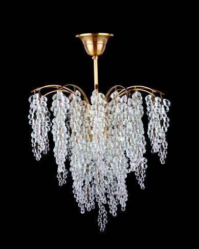 General view of chandelier with hand-woven glass grapes