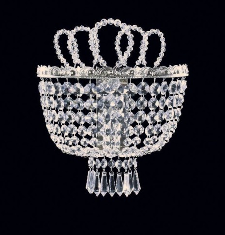 Strass crystal light on the bedroom wall